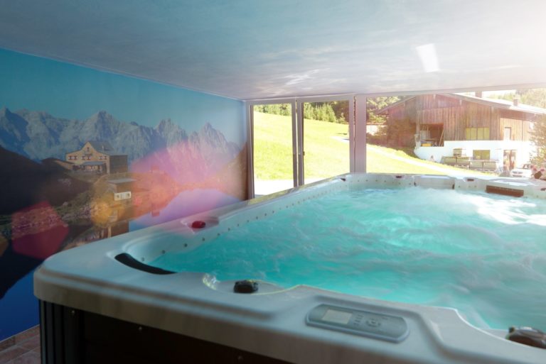 Whirlpool mit Berge